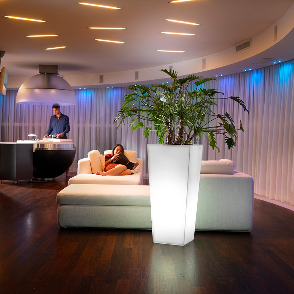 Vaso alto luminoso quadrato LED RGB portavasi terrazza giardino Genesis