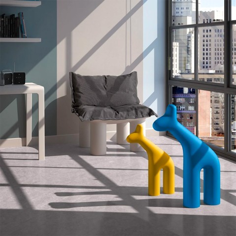 Scultura oggetto design moderno giraffa in polietilene Raffa Medium