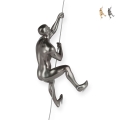 Scultura in resina da parete scalatore effetto metallo design Vero-M Promozione