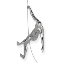 Statuetta scalatore scultura in resina da parete effetto metallo Bata-M Offerta