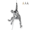 Statuetta scalatore scultura in resina da parete effetto metallo Bata-M Promozione