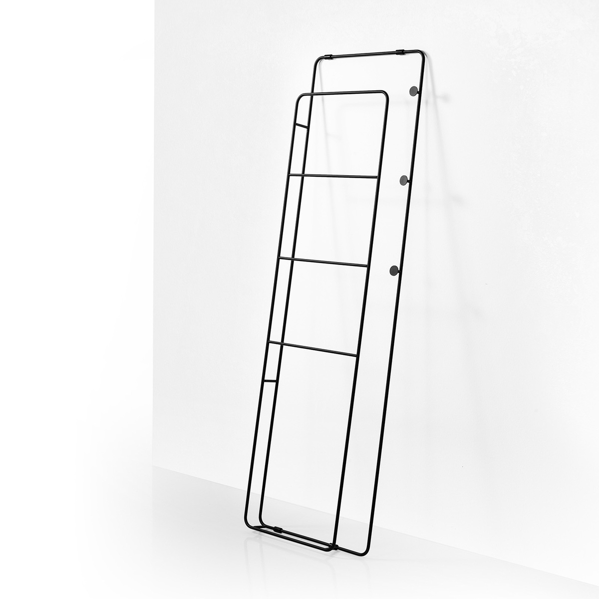 Appendiabiti a scala nero design moderno Ukon Promozione