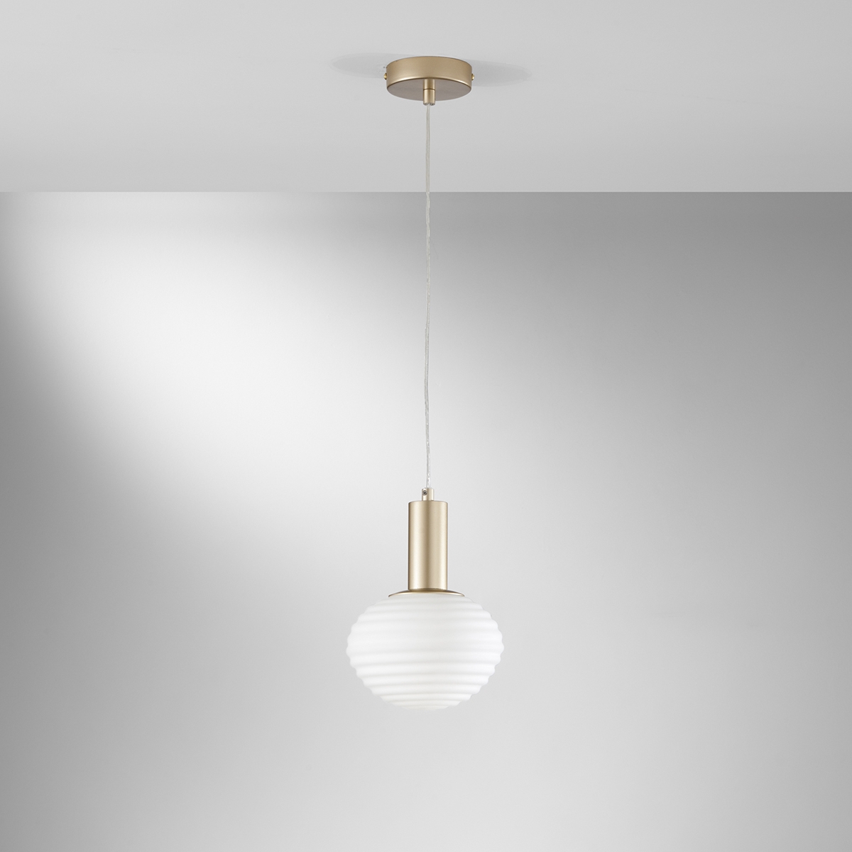 Lampadario moderno dorato a sospensione con luce a sfera bianco Ripple Promozione Lampadario moderno dorato a sospensione con luce a sfera bianco Ripple Promozione