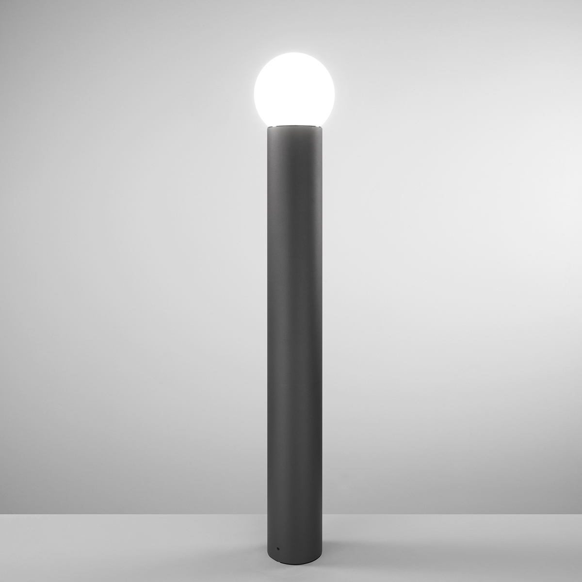 Paletto lampione h100cm da giardino con diffusore luce a sfera Skittle Promozione Paletto lampione h100cm da giardino con diffusore luce a sfera Skittle Promozione