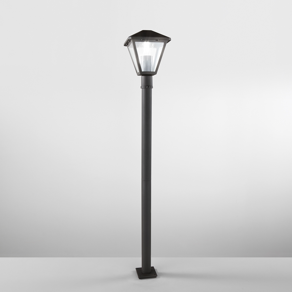 Lampione paletto da giardino con diffusore in vetro h100cm Prisma Promozione Lampione paletto da giardino con diffusore in vetro h100cm Prisma Promozione